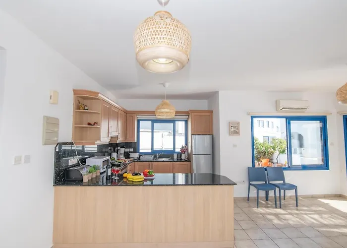 Saint Nikolas פרוטאראס