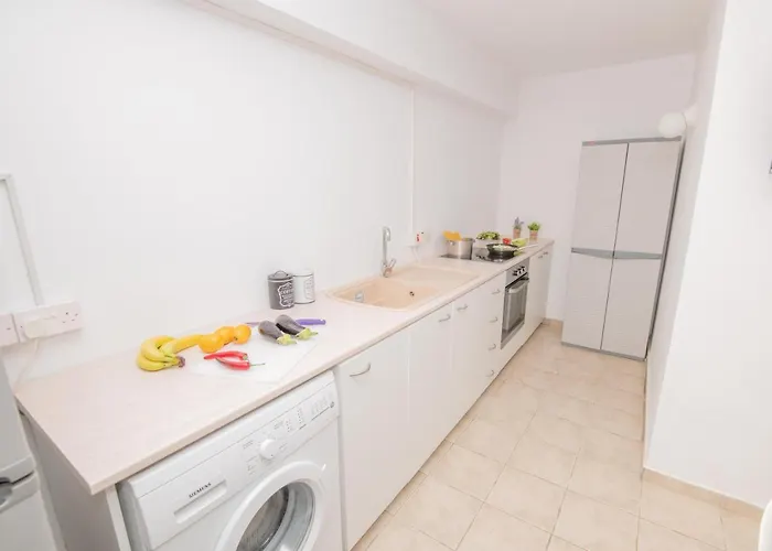 Saint Nikolas * פרוטאראס